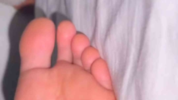 真实拍摄在洗浴大厅和火车卧铺过夜的睡足