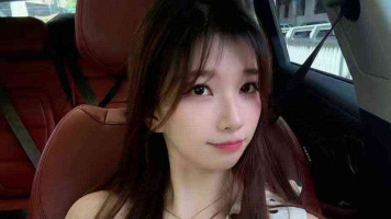 【重磅】老哥约tian高颜值女大酒店挠tian丝袜小嫩脚