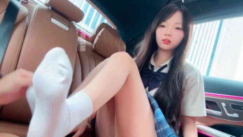 【狗哥】路边搭讪高颜值JK学生白袜妹妹，狂tian脚底